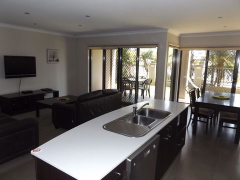 Cypress Water Front Apartments - 1 Gold Coast 1