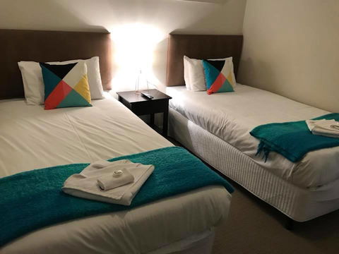 Cypress Water Front Apartments - 1 Gold Coast 2