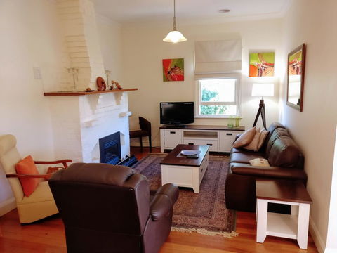 Darling House Castlemaine - Gold Coast 4U 3