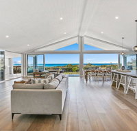 Dayz Dreamin - pool gas fireplace and beachfront - Accommodation Gold Coast