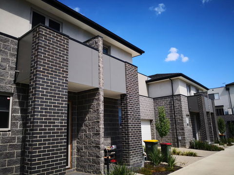 Delicate And Peaceful Bundoora Townhouse 12 - Accommodation Gold Coast 0