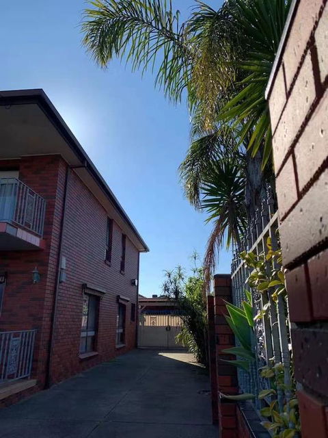 Delightful Bedroom In Bentleigh East - Gold Coast 4U 3