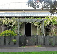 Delightful Cottage - Gold Coast 4U