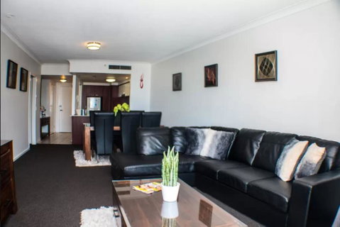 Deluxe Chevron Renaissance - Accommodation Gold Coast 0
