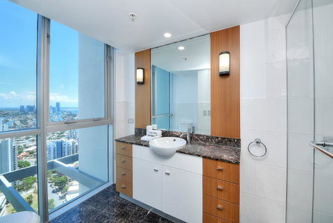 Deluxe Chevron Renaissance - Accommodation Gold Coast 3