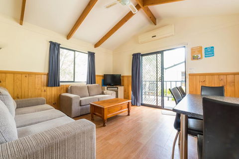 Deniliquin Riverside Caravan Park - 1 Gold Coast 0