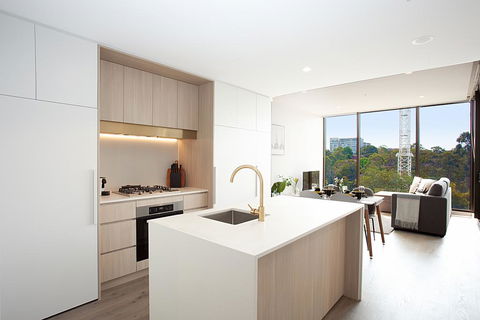 Designer Apartment With Balcony In Quiet Suburb - Gold Coast 4U 1