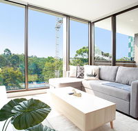 Designer Apartment with Balcony in Quiet Suburb - Gold Coast 4U