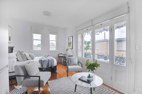 Designer Styled Studio In The Heart Of Trendy Glebe - Accommodation Gold Coast 0