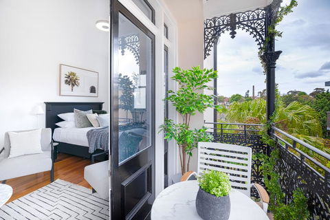 Designer Styled Studio In The Heart Of Trendy Glebe - Accommodation Gold Coast 1