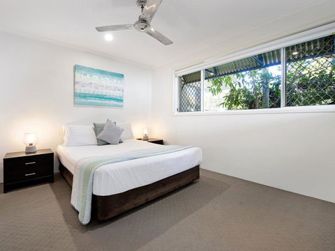 Diamond Beach 3 Bedroom Poolside Apartment - Gold Coast 4U 1