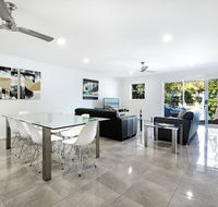 Diamond Beach 3 Bedroom Poolside Apartment - Gold Coast 4U