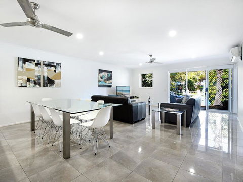 Diamond Beach 3 Bedroom Poolside Apartment - Gold Coast 4U 0
