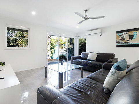 Diamond Beach 3 Bedroom Poolside Apartment - Gold Coast 4U 3