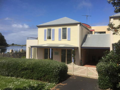 Dockside Waterfront Indulgence - Accommodation Gold Coast 1