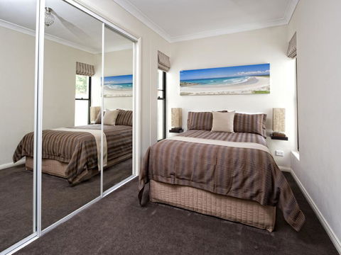 Dolphin Shores - Accommodation Gold Coast 1