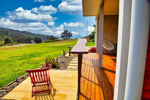 Dolphin Studio Apartment, 1a Ocean Street - Gold Coast 4U 1
