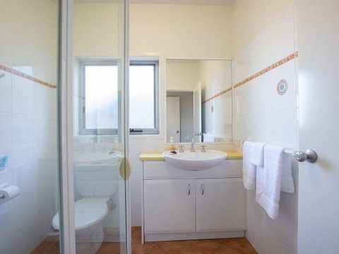 Dolphins Den - Panoramic Views - Accommodation Gold Coast 2