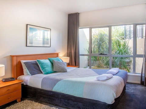 Dolphins Den - Panoramic Views - Accommodation Gold Coast 1