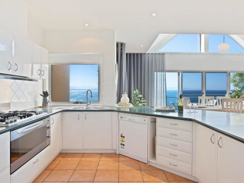 Dolphins Den - Panoramic Views - Accommodation Gold Coast 3