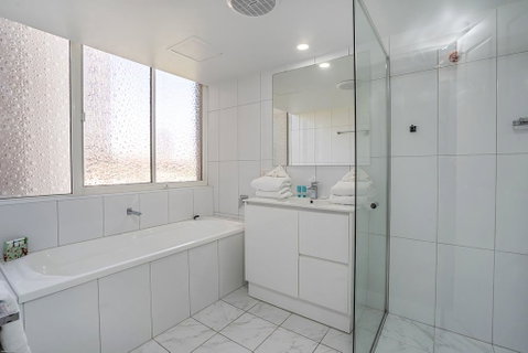 Dorchester On The Beach - Accommodation Gold Coast 2