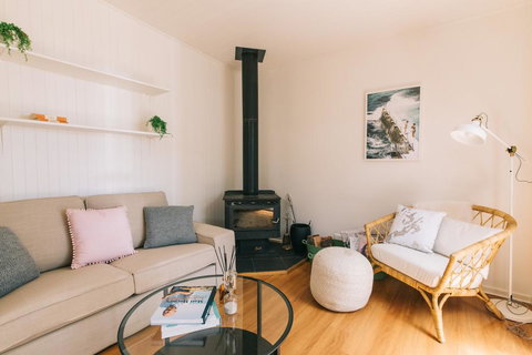 DOVESTONES BY THE SEA - INVERLOCH - 1 Gold Coast 0