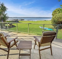 Eagle Point Getaway - Waterfront Serenity - Accommodation Gold Coast