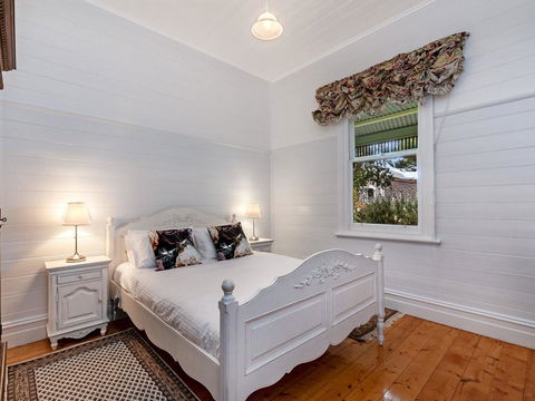 EAMONT ON SACKVILLE - Accommodation Gold Coast 3