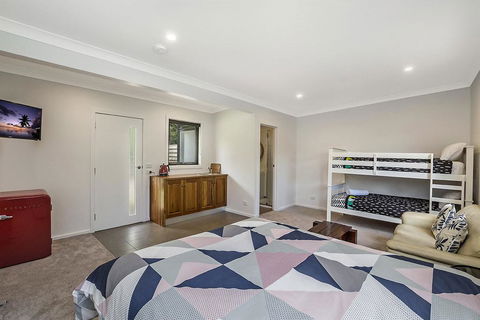 East Tempy - House & Bungalow - Gold Coast 4U 1