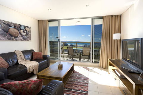 Ebbtide, Unit 04, 2-6 North Street - Gold Coast 4U 3