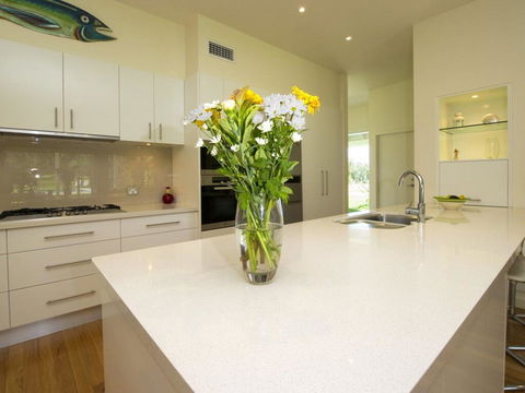 Echo Beach House, 16 Reflections Dr - Luxurious House With Magnificent Pool And Ducted Air - Gold Coast 4U 1
