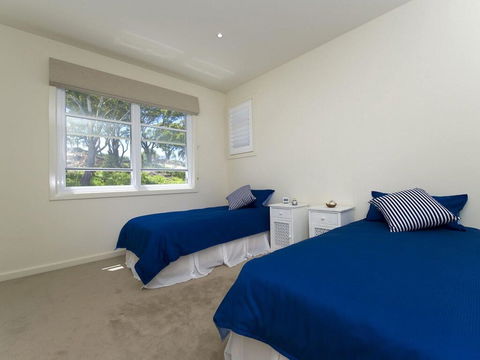 Echo Beach House, 16 Reflections Dr - Luxurious House With Magnificent Pool And Ducted Air - Gold Coast 4U 3