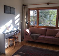 Eco-renovated light-filled house on a hill - Gold Coast 4U