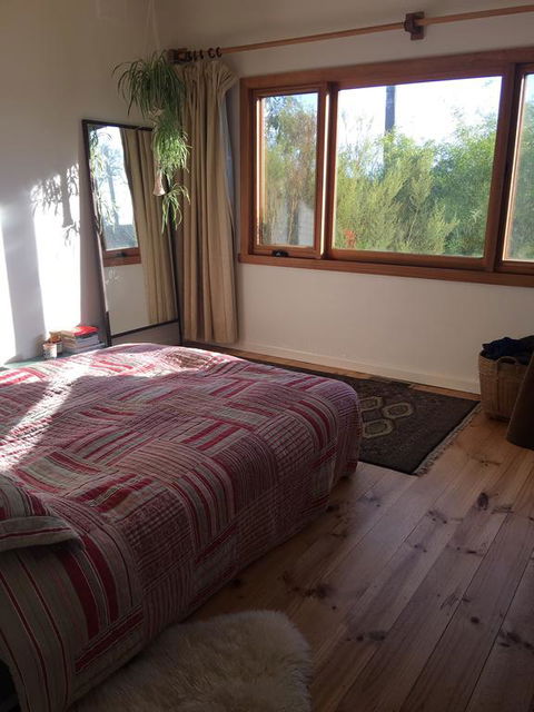 Eco-renovated Light-filled House On A Hill - Accommodation Gold Coast 3