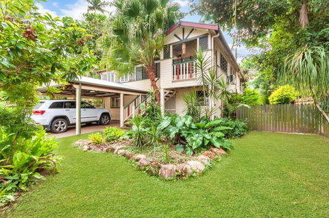 Edge Hill Holiday Home / Cairns - Accommodation Gold Coast 0