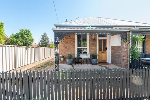 Edward Cottage Heritage, Central, Comfortable. - Accommodation Gold Coast 3