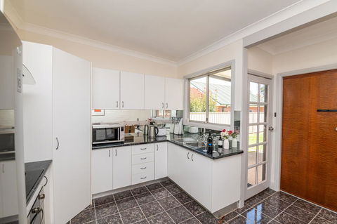 Edward Cottage Heritage, Central, Comfortable. - Accommodation Gold Coast 2