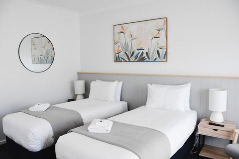 Eight Spence - Accommodation Gold Coast 2