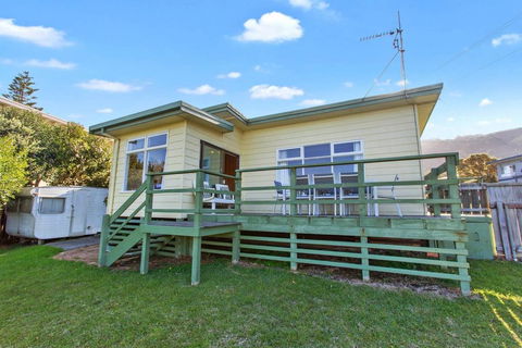 EIGHTY STEPS - Walk To The Ocean Edge - Accommodation Gold Coast 2