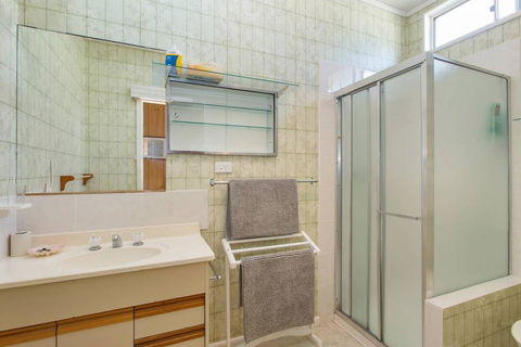 EIGHTY STEPS - Walk To The Ocean Edge - Accommodation Gold Coast 1