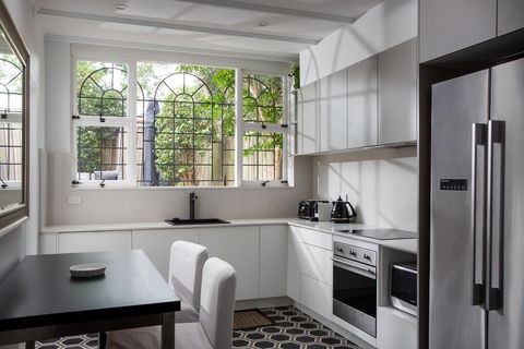 Elegant 3-Bed Heritage House Near Parks And Cafes - Gold Coast 4U 3