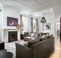 Elegant 3-Bed Heritage House near Parks and Cafes - Gold Coast 4U