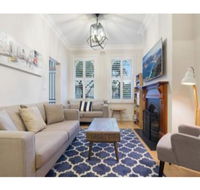 Elegant Renovated Terrace Close To City - Accommodation Gold Coast