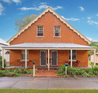 Eliza 1875 Red Brick Duplex Townhouse - Gold Coast 4U