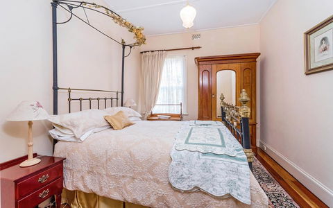 Eliza 1875 Red Brick Duplex Townhouse - Gold Coast 4U 3