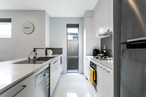 Ella House Adelaide - 1 Gold Coast 3