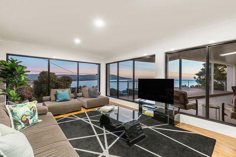 Ellerina Sea Vista Luxury Family Retreat With Sauna, Pool, Amazing Water Views, Walk To Beach - Gold Coast 4U 3