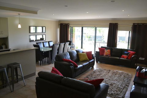 ELSINOR Townhouse 8 Mulwala - Accommodation Gold Coast 2