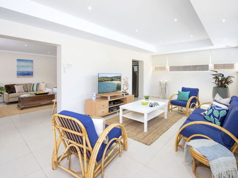 Emerald - Coastal Walk, Swimming Pool, Pet Friendly - Accommodation Gold Coast 1