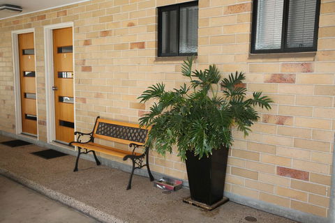 Emerald Central Palms Motel - Accommodation Gold Coast 2